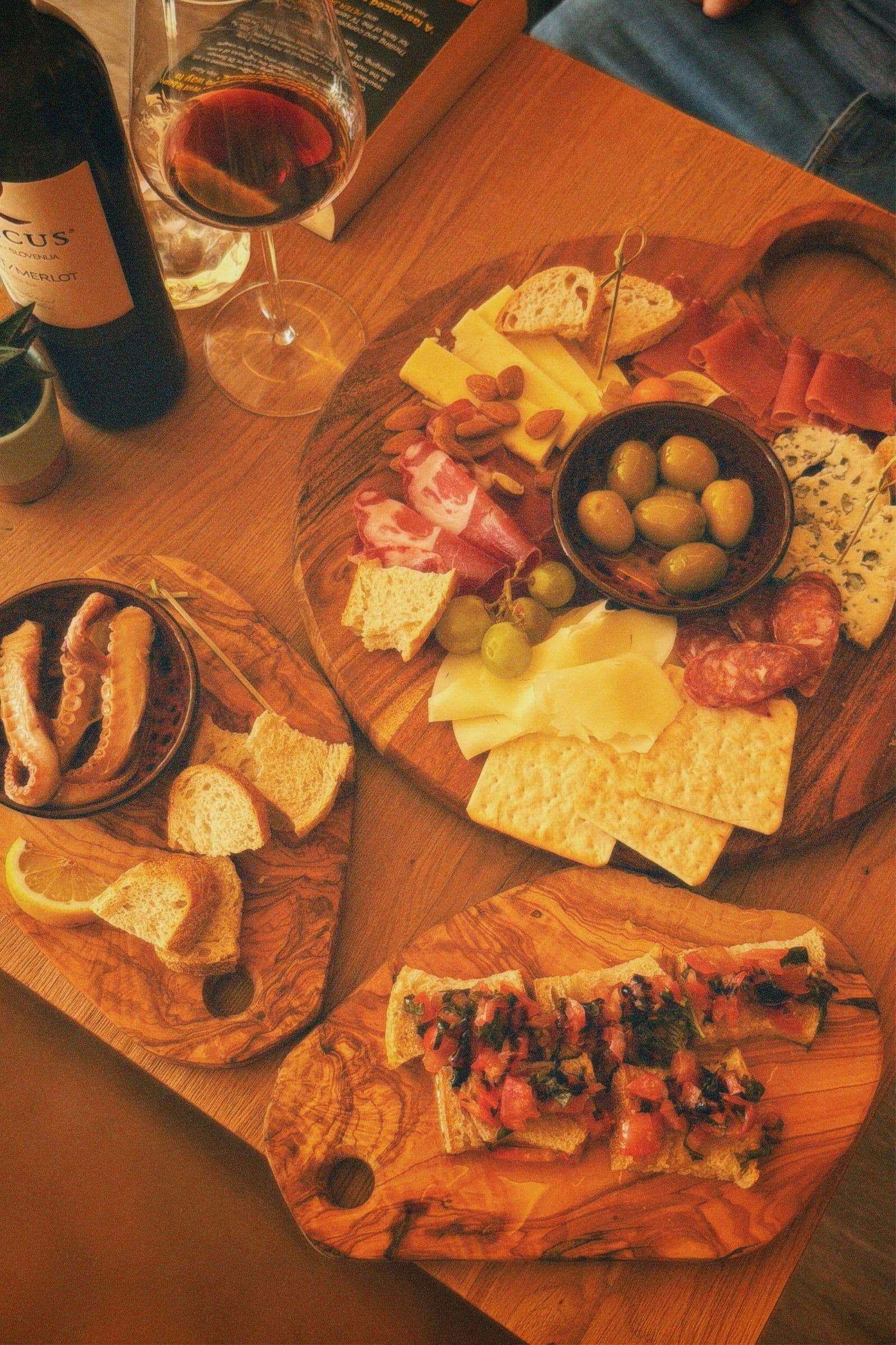 Boards, octopus and red wine for the table